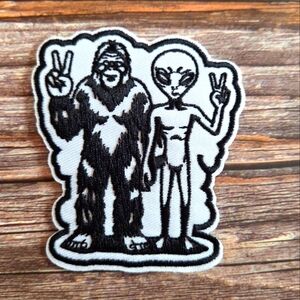 Bigfoot Sasquatch Friends With Grey Alien Cryptid Biffles Iron On Patch